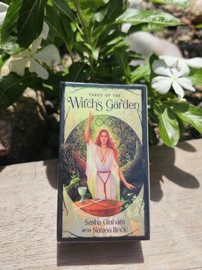 Tarot of the Witch's Garden Tarot Deck - White